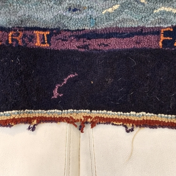 Vintage hand hooked rug with the Mayflower II design.‎ - Picture 5 of 16